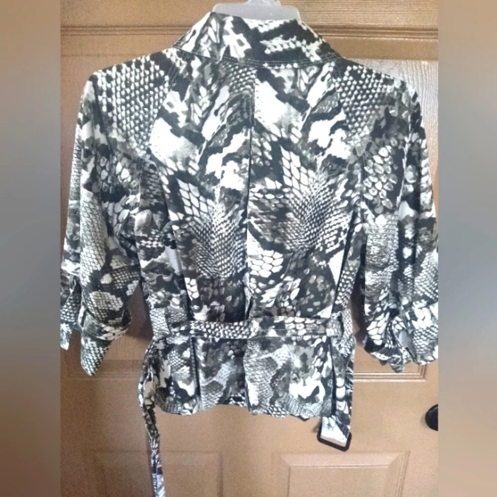 NWOT Ladies Short Jacket
